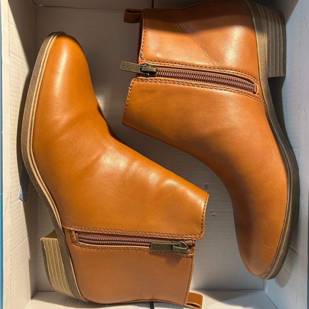 Tan Leather Ankle Boots with Diagonal Zipper and Block Heel
